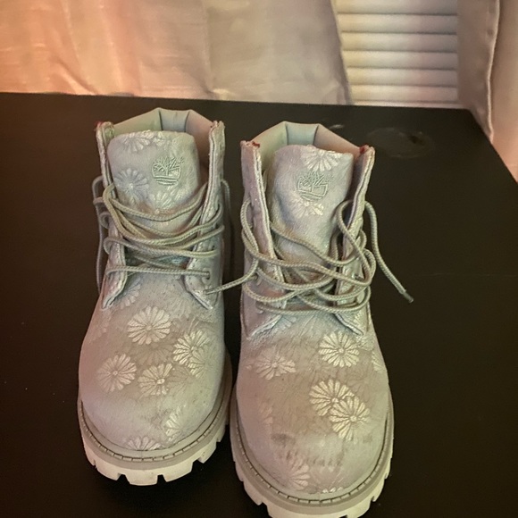 Girls Timberland only wore once - Picture 1 of 6